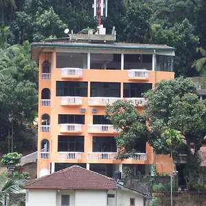 Hotel Majestic Tourist, Kandy